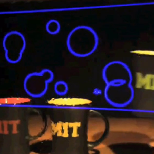 MIT, прозрачный экран, Создан прозрачный дисплей, который может заменить привычные витрины и лобовые стекла авто